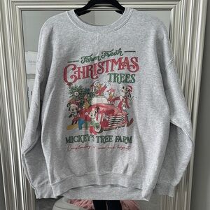 Gray Vintage-Inspired Christmas Graphic Sweatshirt
